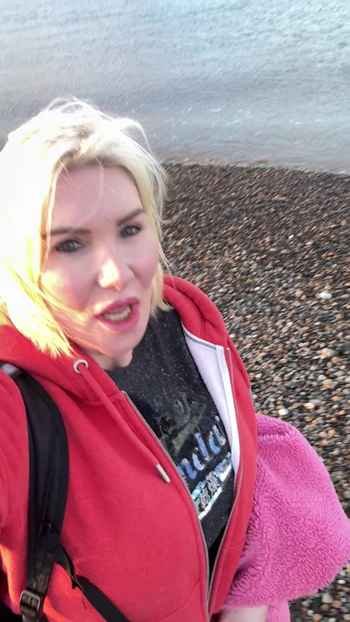 Sophie James: ¡Caminé 25 millas para obtener este video de digitación en la...