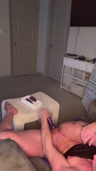 Curvă musculară care ejaculează cu clitoris mare
