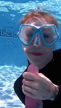 Underwater Blowjob Challenge - kneblowanie na moim topiącym się dildo