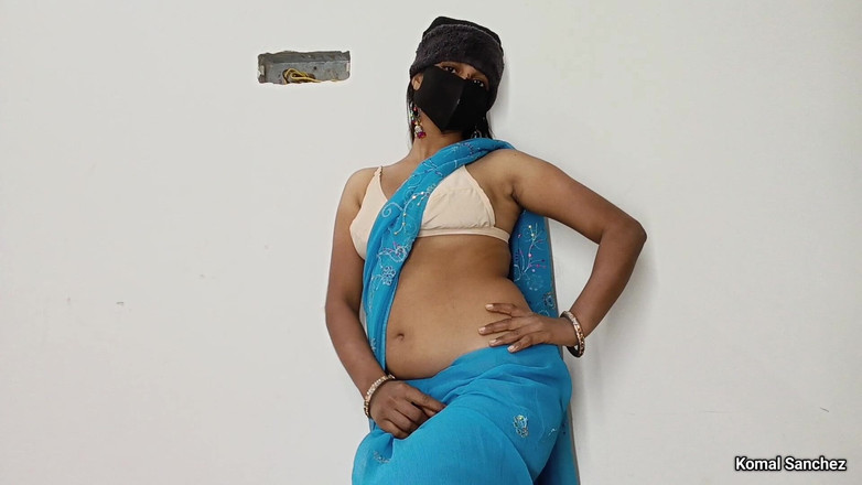 Hot_girl: Sexy holka Komal Sanchez nové saree look