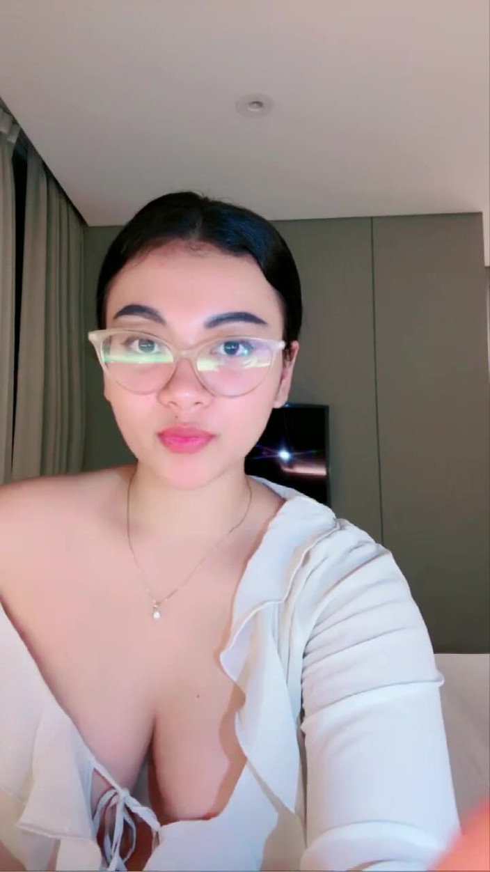 Jonathan Camberg: Kakak tiri Limousineg masturbasi di kamar