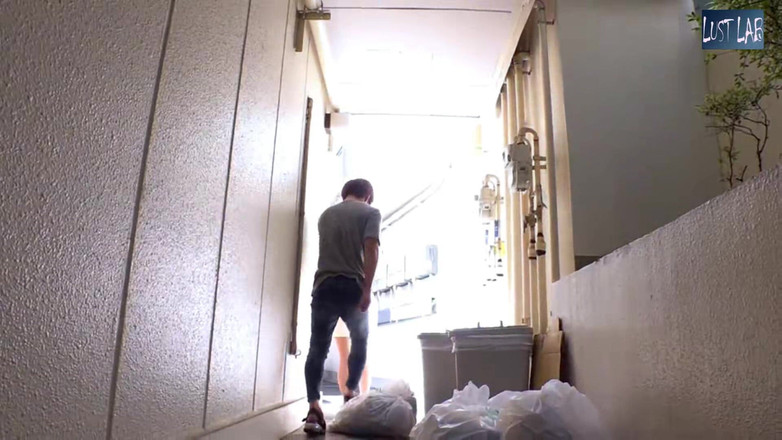 Lust JAV lab: Selbstbewußte verheiratete nachbarin erwischt meine augen und eskaliert einen morgen...