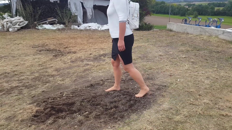 Yvette xtreme: Dirty barefoot walk with Yvette Costeau