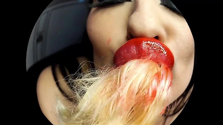 Princess18_: Huge Pouty Bimbo Lips Giantess