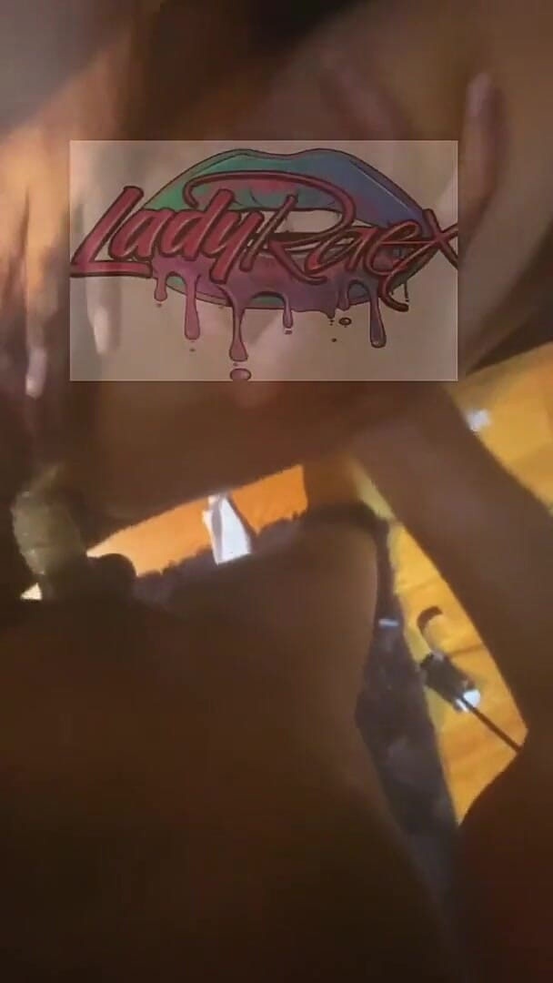 Lady Rae: 彼はただあの女が欲しいだけだ