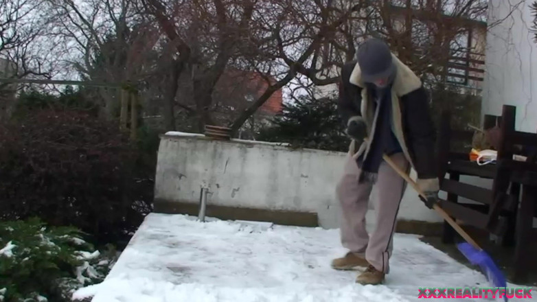 Czech Pornzone: 발정난 부자 하우스 레이디 노동자 하드 자지