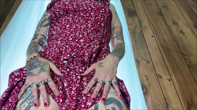 Miss Morticia: Red Daisy Deep