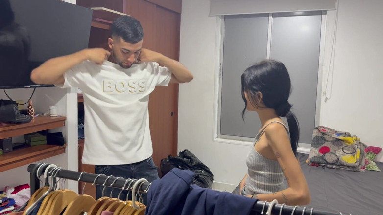 Chorran: Una bella empleada me da una camisa a cambio de...