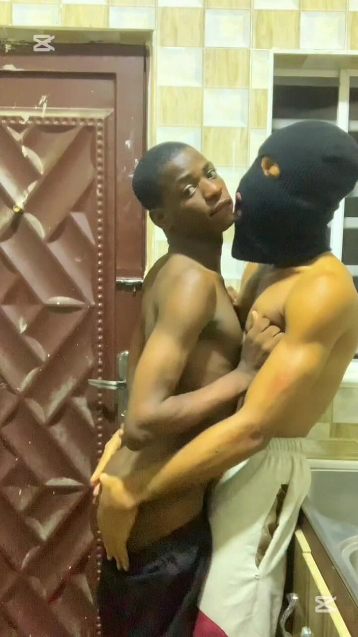 Big_brown: Masa yang menyeronokkan yang tidak dijangka, dikongkek di dapur oleh...