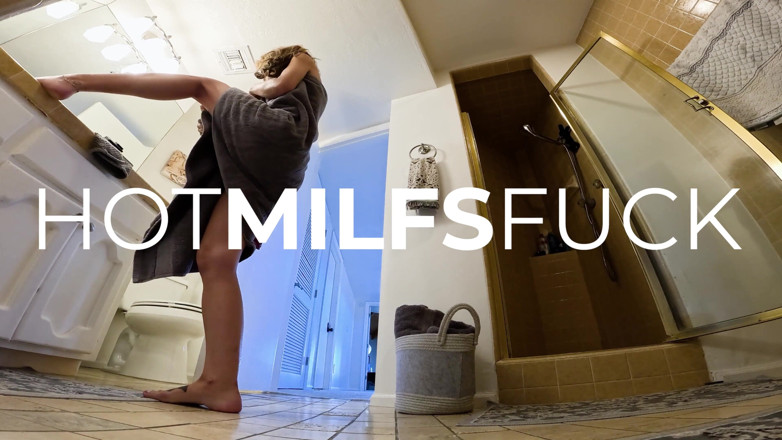 Hot Milfs Fuck: Sorridi sei in videocamera