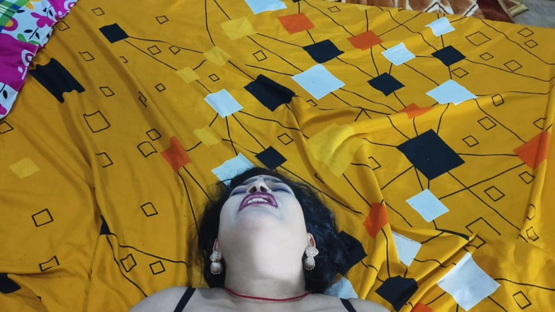 Sona bhabhi: Người đẹp Ấn Độ Bengali Bhabhi làm tình với devar của cô ấy! Video...