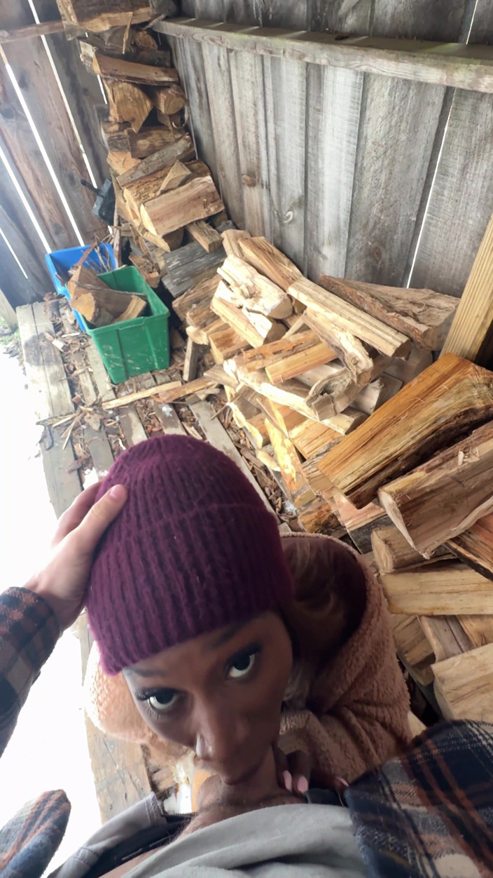 Vanniall: Arka bahçede oral seks! Büyük yaraklı trans kız vanniall açık...