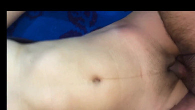 Rajiya: Bapa tiri memancut mani pada pepek awek dara dengan mengongkeknya...