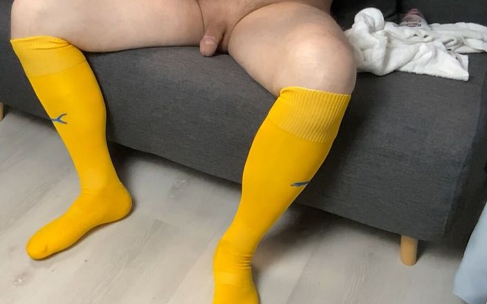 High quality socks: Gele puma sokken masturbatie met pompplug
