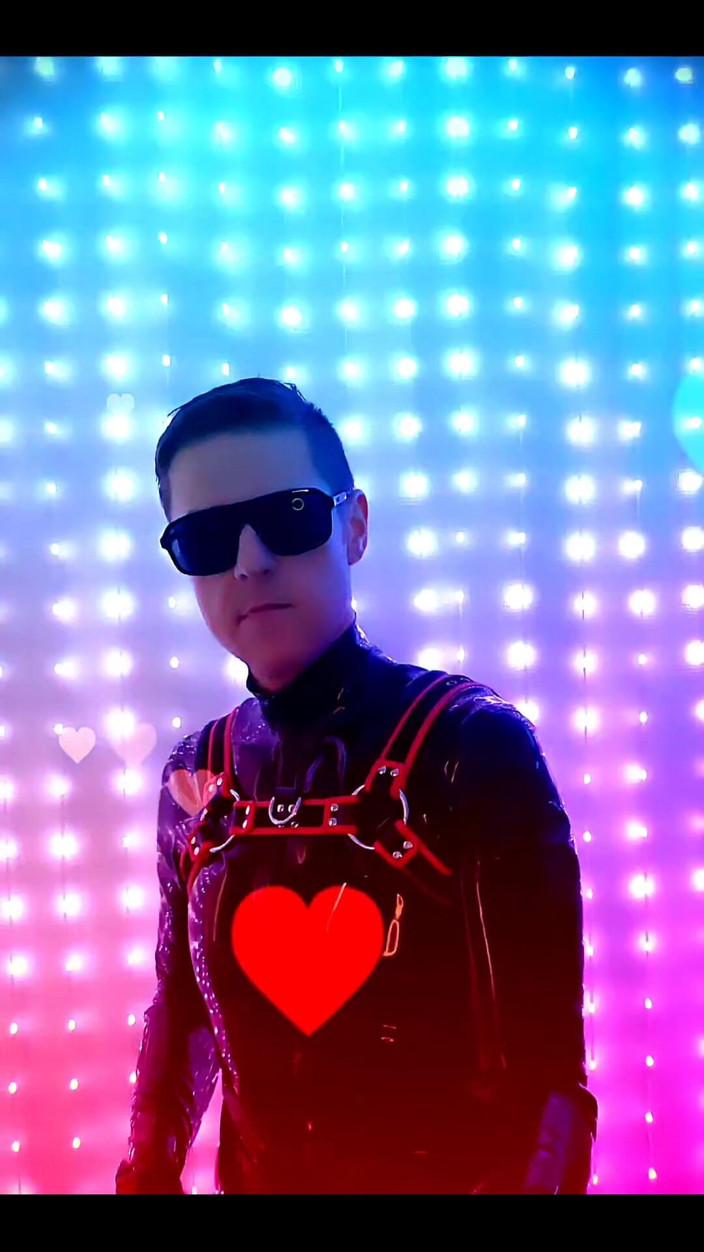 Roman Heart: Vide clip outtake cho reellatexrubberblackstyle mới của tôi