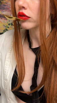 Cosplay Kim Bluestone as Makima From Chainsaw Man Mouth Fetish Tongue Fetish Video Licking Spoons with a Long Tongue