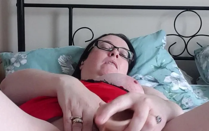 Littlevixen: Big Dildo in Silk