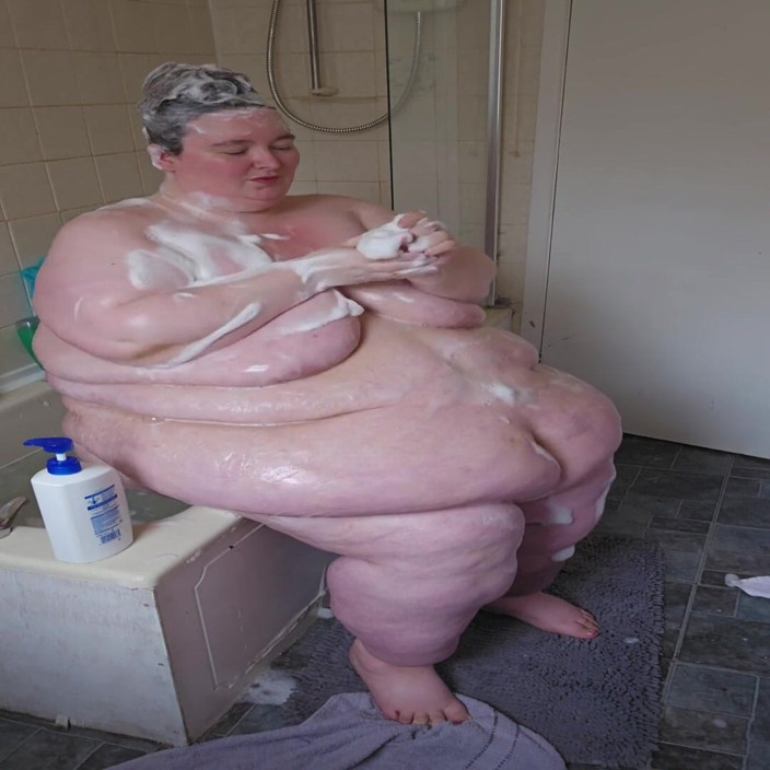 SSBBWLadyBrads: SSBBW Unable to Bath Part 2 in the Bathroom