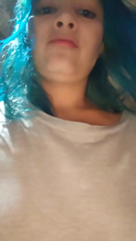Lusi, moglie messicana fa un video mentre suo marito è via