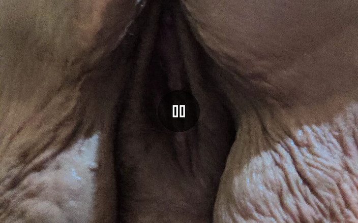 HerculesnVENUS: Cumbered Twat Pissing Alot dává vše, co má