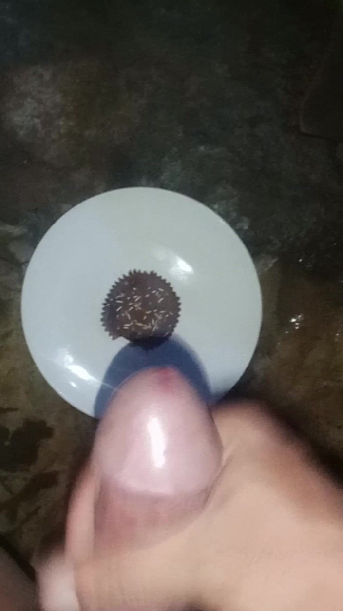 Masturbating25: Éjaculation sur la nourriture