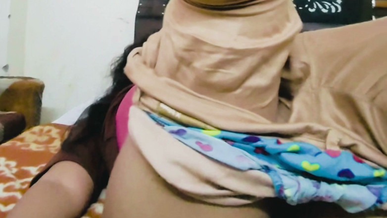 Sexychickworld: คนซักผ้าเย็ดสาวอินเดีย ทําให้เธออ้าปากค้างและยัดควยหนาของเขาเข้าไปในปากเธอ เขาเย็ด Alka Bhabhi ที่เงี่ยนไม่พอ