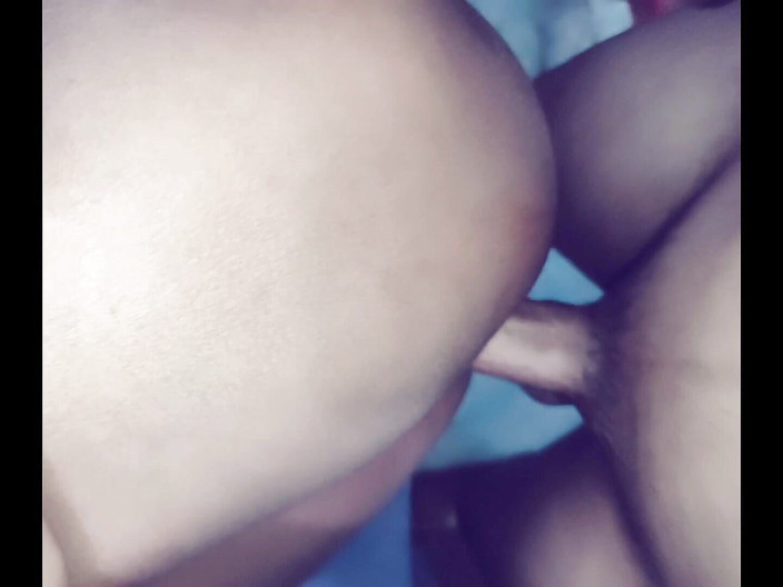 HardAny: Desi dívka poprvé šuká velkého ptáka