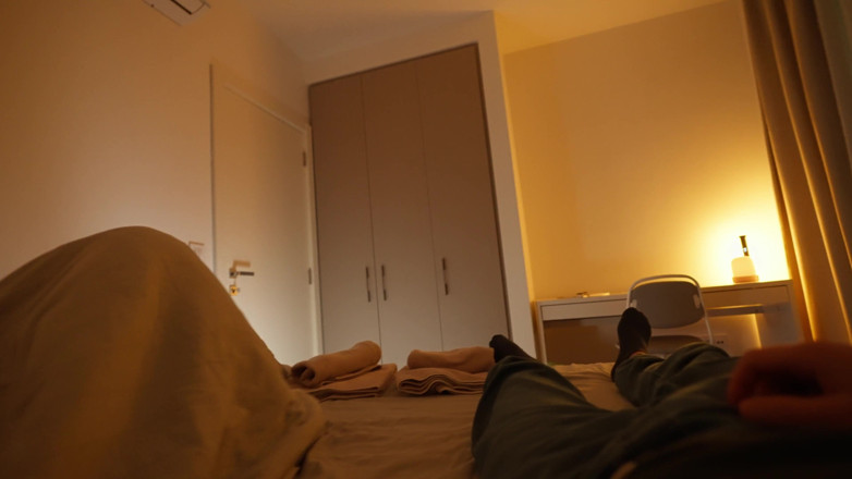 Toma Mur: Шаловливый Видеозвонок Мачехи Sparks Wild В Отеле Делят Кровать С Пасынком
