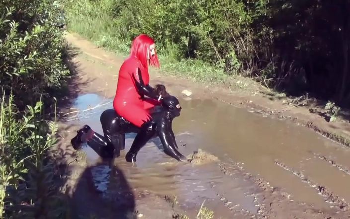 Arya Grander: Femdom vernedering, pissen, buikfetisj, latex, nat en rommelig