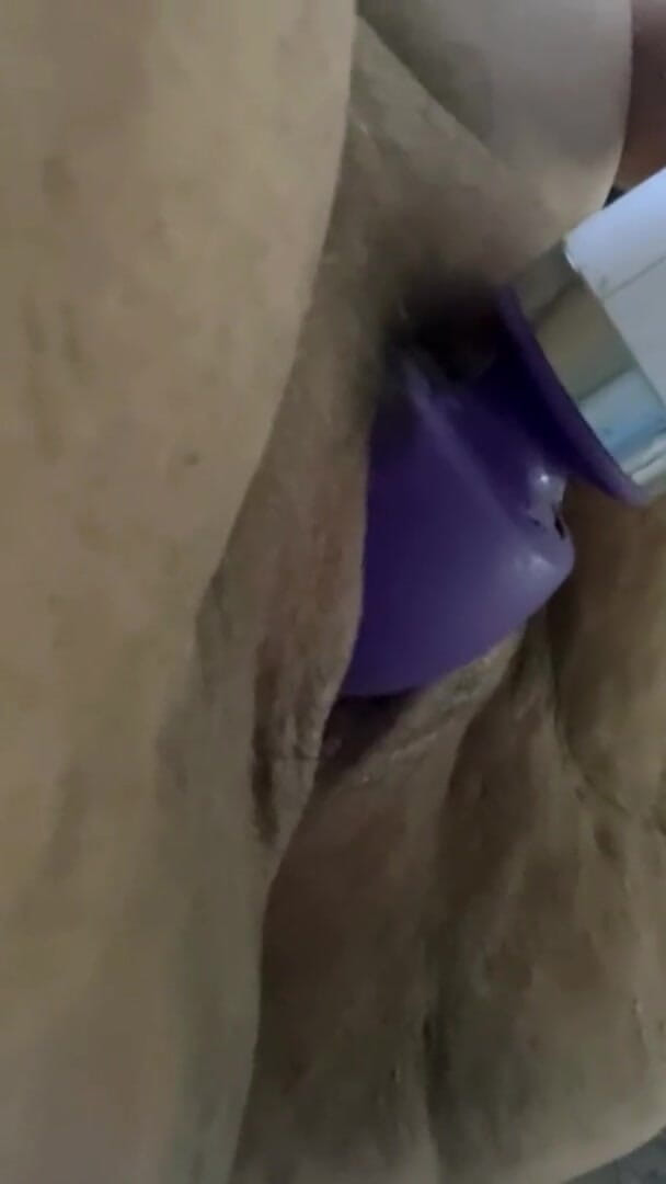 Real homemade BBW BBC porn: Stimolante la mia grassa figa pelosa con la bacchetta elettrica