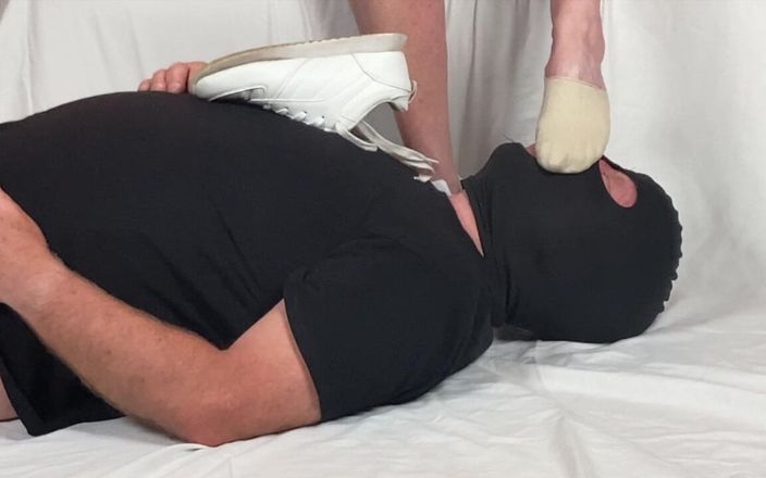 Mr MF: Sra. pés maduros usando seu novo pé garoto