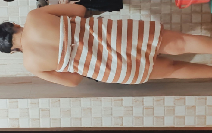 Hot Sis: Rabuda Latika nua no banheiro