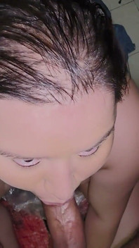 ฉันชอบการเย็ดปากแบบเปียกๆ!สูบฉันแล้วเติมน้ําอสุจิข้นๆ ของคุณให้เต็มหน้าฉัน