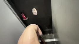 Siłownia prysznic masturbacja i ogromna sperma