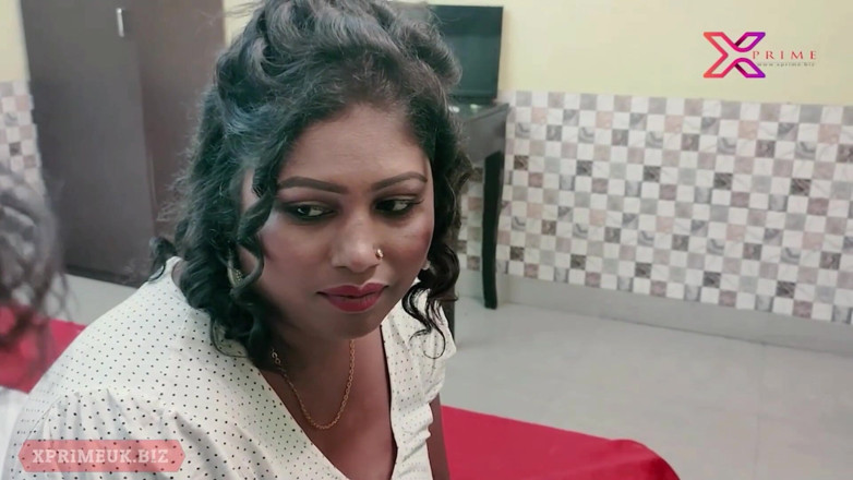 Indian Erotica: Milfka s velkým zadkem tvrdě šuká a bere sperma do úst