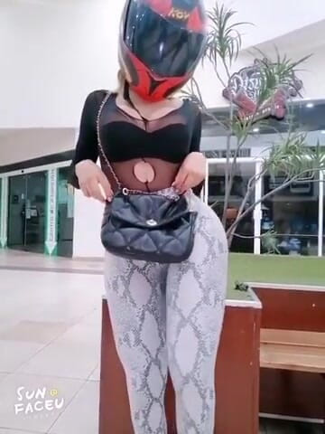Barbietransxxxx: Menina ao ar livre anal quadrado com seu capacete de...