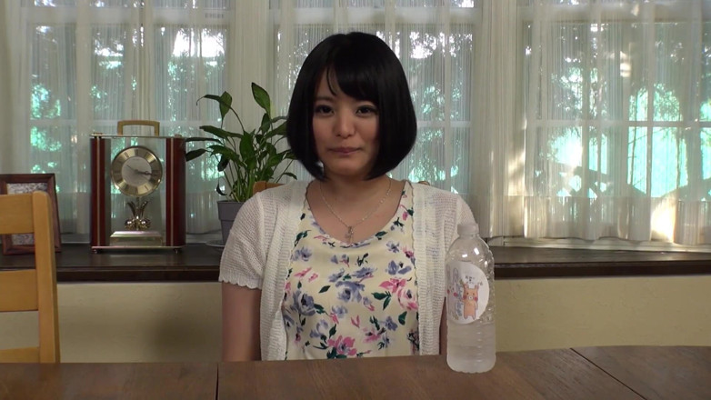 Caribbeancom: Une Japonaise à gros nichons s'amuse dans un creampie