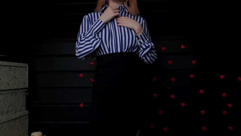 Eva Deva: Striptease con masturbación y nalgadas. Doctor follame