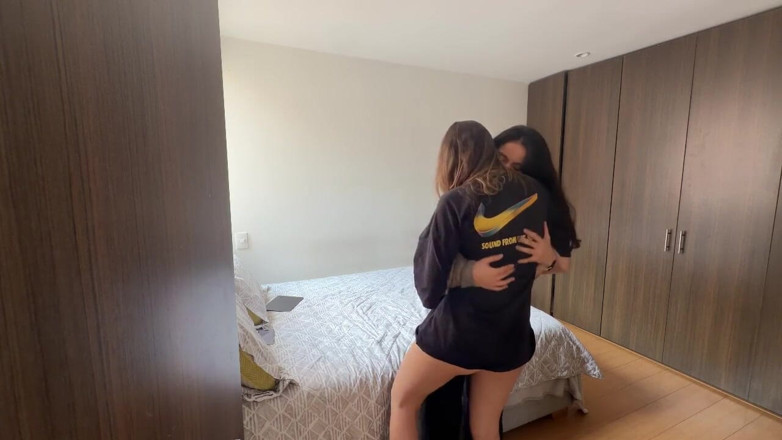 scarlettandc: 두 여성이 만족시키기 위해 고군분투한다