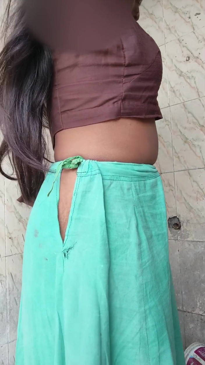 RoboticApple28: Simran Bhabhi kąpiel na zewnątrz cycki Press and Pussy Show