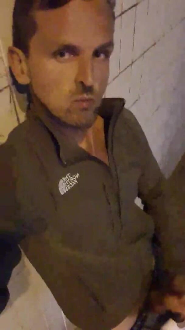 Slutboyben: Slutboyben Cam4 порнокуен Benjamin Xposeing на ночной публике