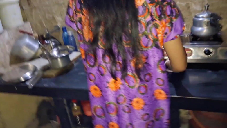 Shima kumari44: 印度德西农村家庭主妇在厨房做爱真正的高潮印地语音频