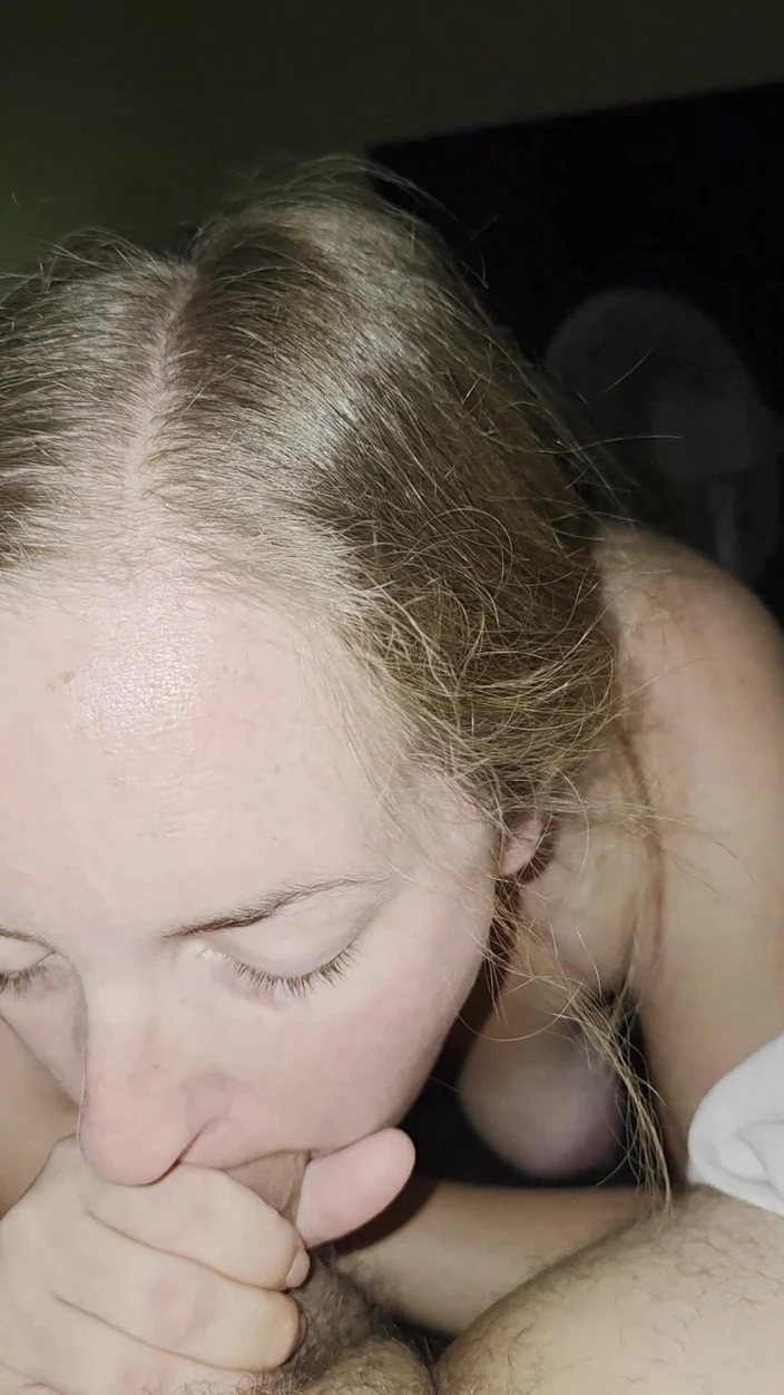 Mama_Foxx94: Waking up to Pleasure: Morning Blowjob From Sexy Amateur MILF