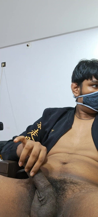 Brown Guy Studio: Brownguy in giacca si masturba