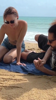 David et Kelly, jeu séduisant de strip-tease