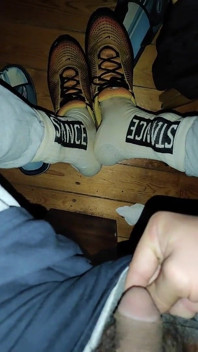 Dirtyjunkbro nepotřebují záchod, aby se vyčůrali. Dělá to všude! Mega špína!