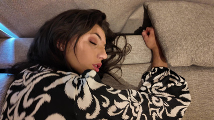 Amateur Homemade Porn: Amatör 18 Yaşındaki Üvey Kız Kardeşimi Sikiyorum