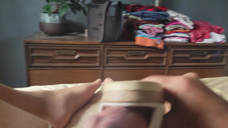 Feet Lover: Gozando com sapatos usando meia-calça - I Love Cum!