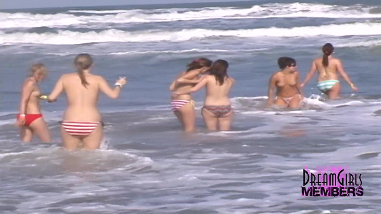 Dream Girls: koed teksas samudr tat par nagn ho jaate hain