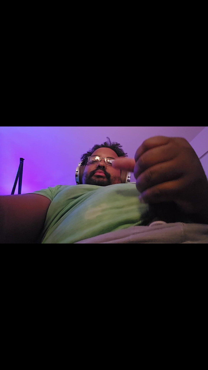 Eddie Venezuela: Thick Stepdaddy Jerks off While Editing His Own Vid